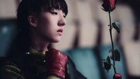 春ねむり「Riot」MVのワンシーン。