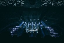 amazarashi「朗読演奏実験空間“新言語秩序”」の様子。