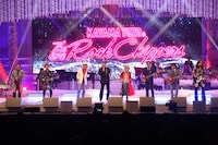 「Forever with you～永遠の愛の歌～」を披露する加山雄三＆The Rock Chippers。(c)フジテレビ