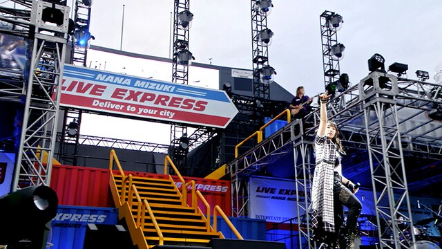 水樹奈々「NANA MIZUKI LIVE EXPRESS 2019」千葉・ZOZOマリンスタジアム公演の様子。