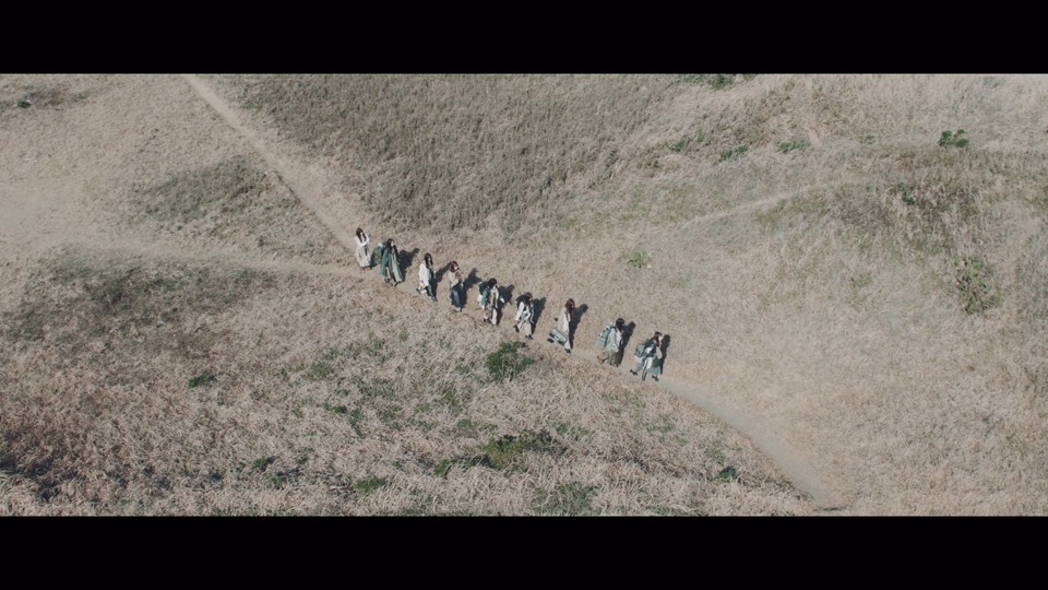 乃木坂46「アナスターシャ」ミュージックビデオのワンシーン。