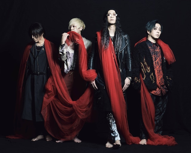 MUCC。左端が8月12日に誕生日を迎えるSATOち（Dr）。