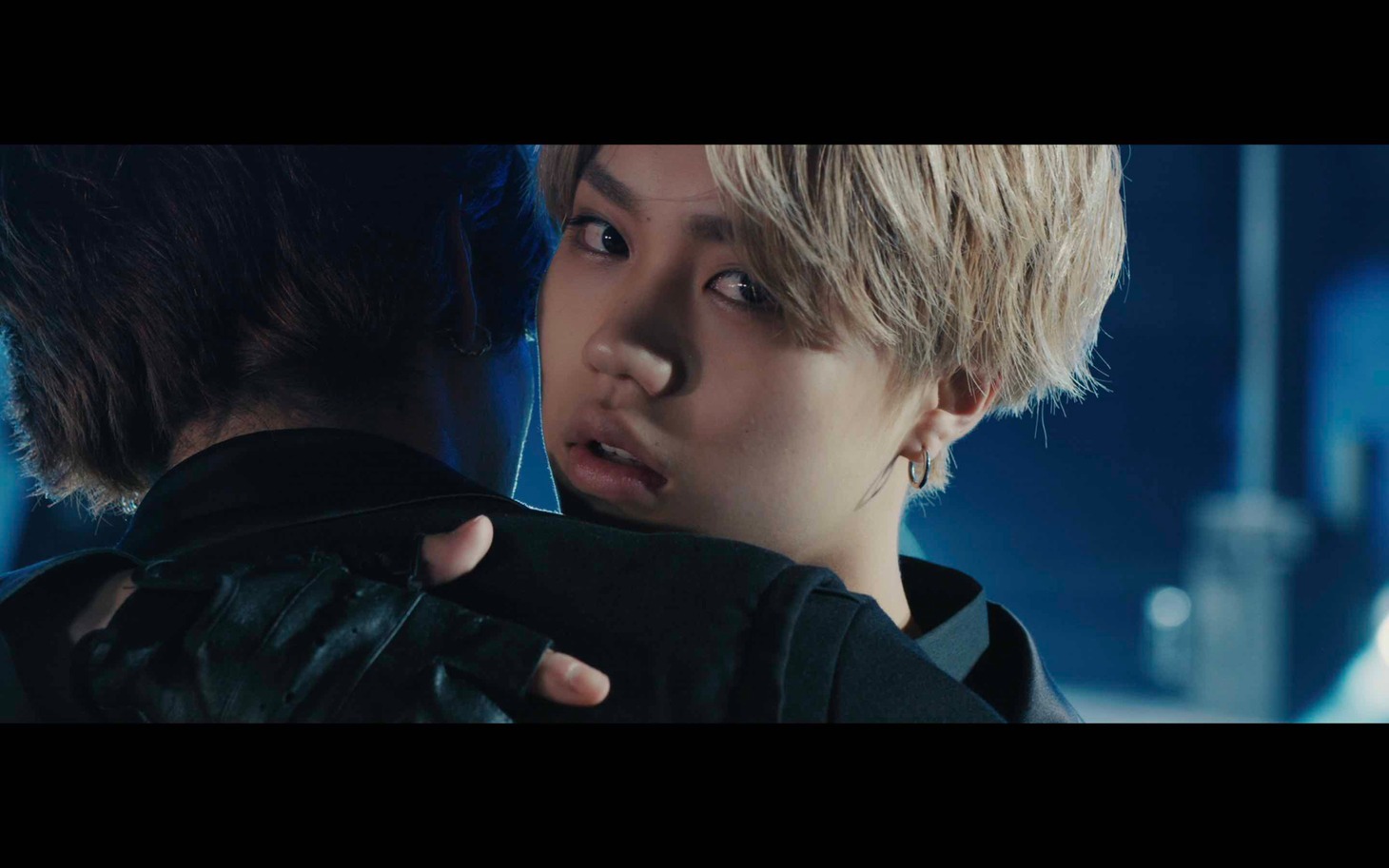 VOYZ BOY「僕等の世界」ミュージックビデオより。