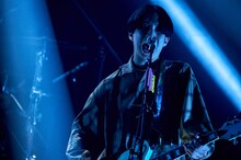 マカロニえんぴつ「マカロックツアーvol.8 ～オールシーズン年中無休でステイ・ウィズ・ユー篇～」より。（撮影：酒井大翼）