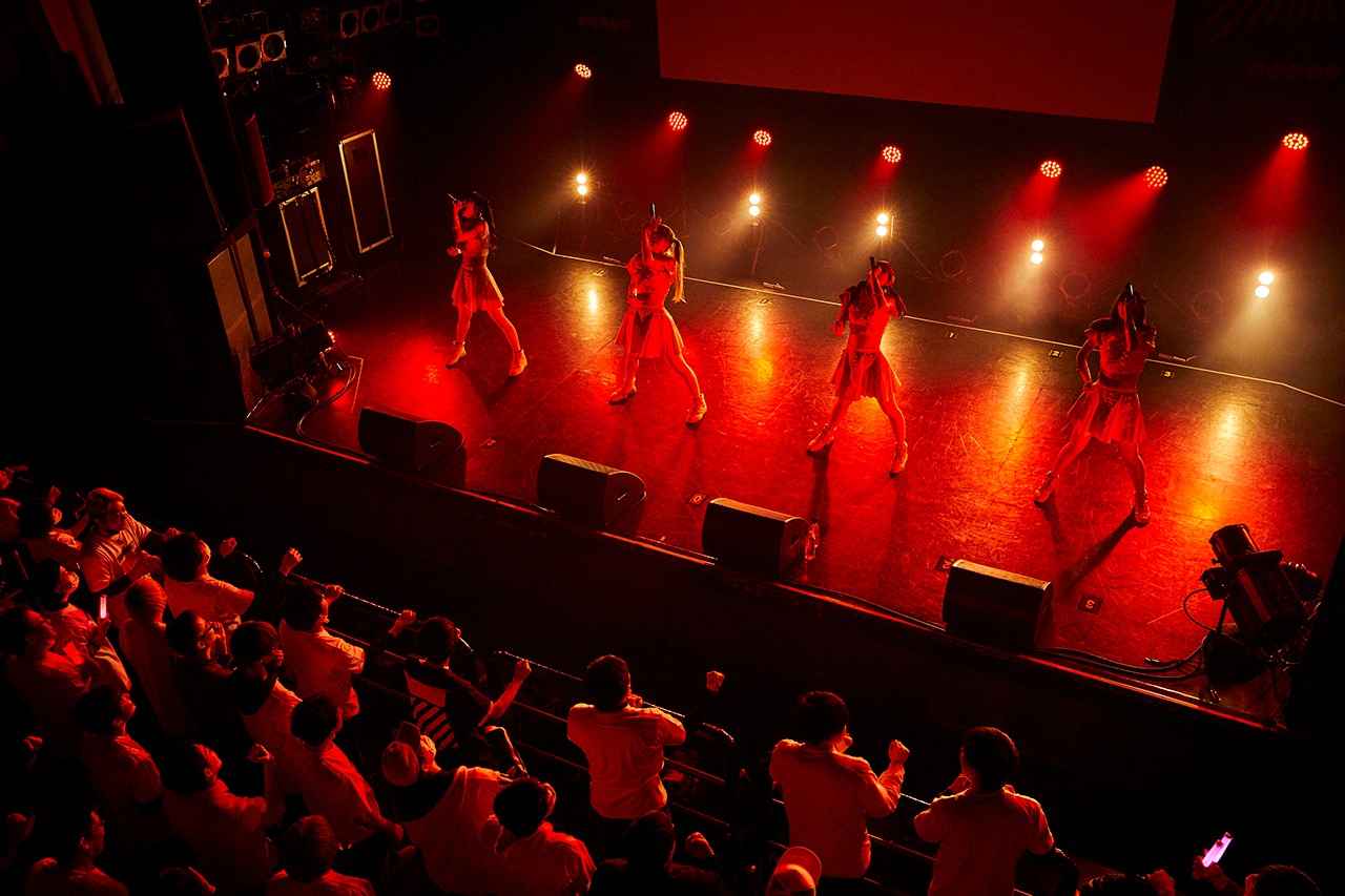 メガメガミの東京・TSUTAYA O-WEST公演の様子。