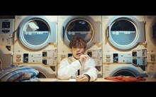 空音「相棒 feat. BASI」ミュージックビデオのワンシーン。