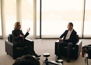 過去に行われたYOSHIKIと山中伸弥教授の対談の様子。