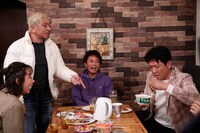 左から鈴木紗理奈、松本人志、浜田雅功、別所哲也。(c)フジテレビ