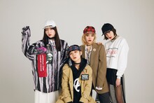左から月ノウサギ（GANG PARADE）、リンリン（BiSH）、セントチヒロ・チッチ（BiSH）、カエデフェニックス（豆柴の大群）。