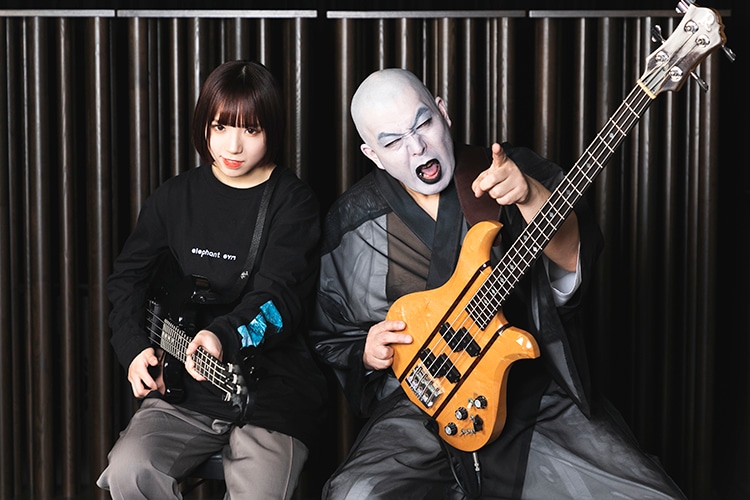 左からアユニ・D（BiSH、PEDRO）、鈴木研一（人間椅子）。