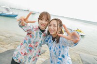 ニューカレドニアを訪れた堀未央奈と北野日奈子。