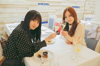 スペインを訪れた齋藤飛鳥と星野みなみ。