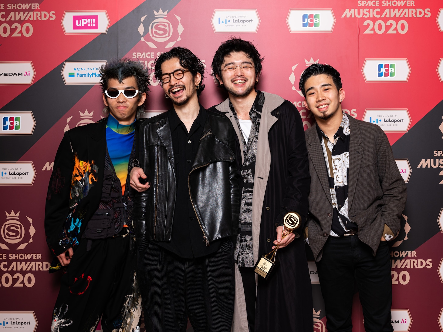 BEST ROCK ARTISTを受賞したKing Gnu。