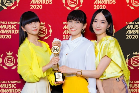 BEST ACTIVE OVERSEASを受賞したPerfume。