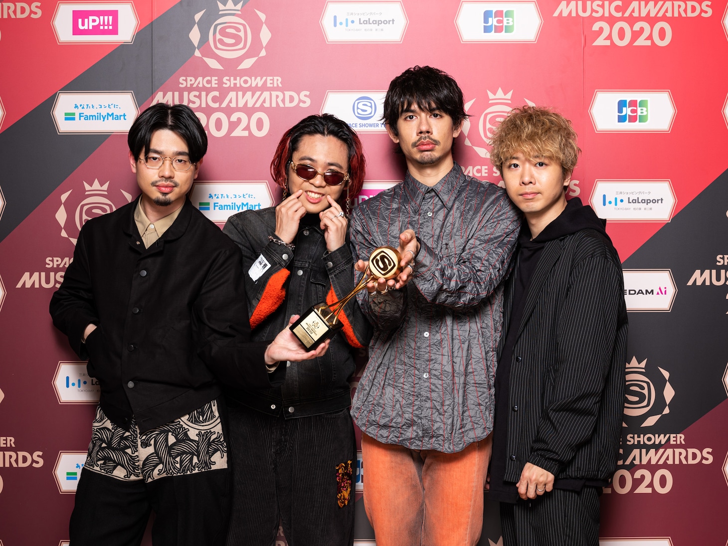 BEST MUSIC FRIENDSを受賞したOKAMOTO'S。