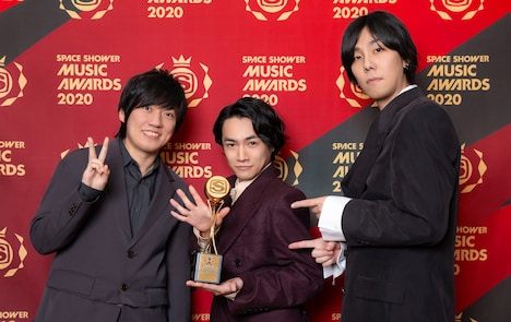 BEST SOUNDTRACKを受賞したRADWIMPS。