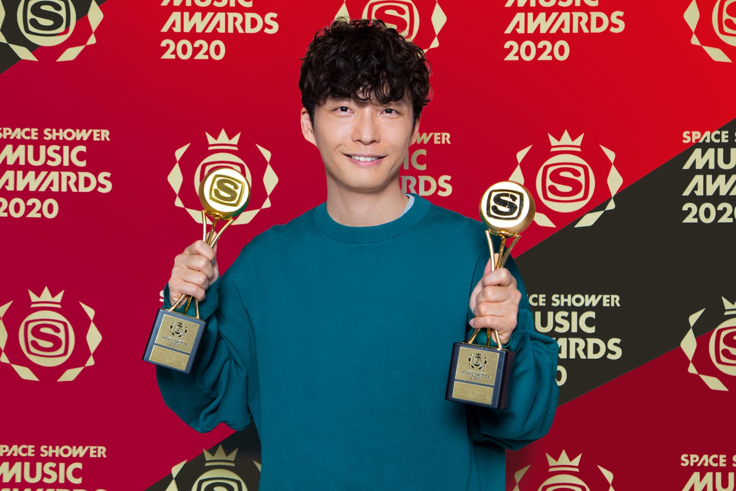 BEST INFLUENTIAL ARTISTとBEST COLLABORATIONの2冠に輝いた星野源。