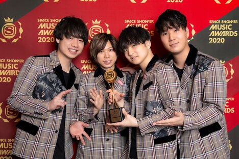 「Pretender」でSONG OF THE YEARを受賞したOfficial髭男dism。