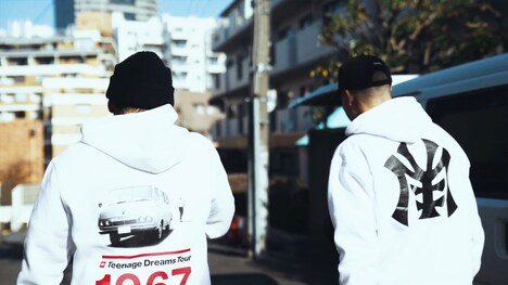 左からマット・キャブ、MIYACHI。