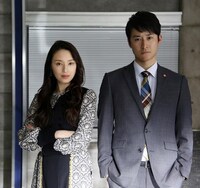 「サイレント・ヴォイス 行動心理捜査官・楯岡絵麻 Season2」出演者。左から栗山千明、馬場徹。 (c)「サイレント・ヴォイス」製作委員会 2020