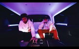 左からマット・キャブ、MIYACHI。