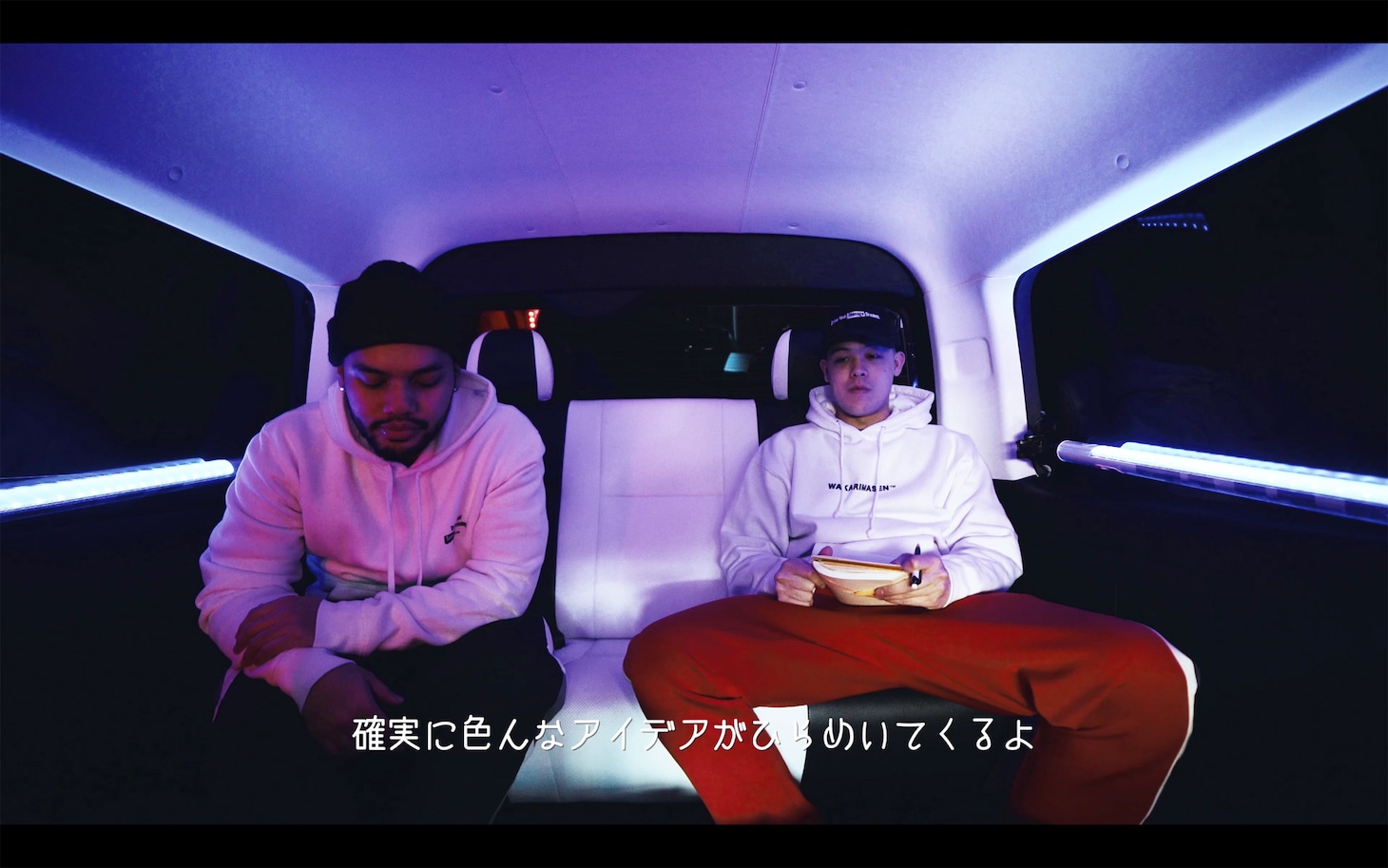左からマット・キャブ、MIYACHI。