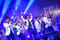 東京スカパラダイスオーケストラと奥田民生。