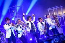 東京スカパラダイスオーケストラと奥田民生。