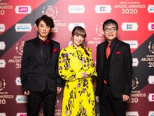 MCを担当したユースケ・サンタマリア、きゃりーぱみゅぱみゅ、いとうせいこう。