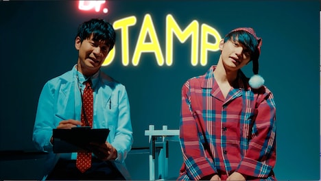 SKY-HI「Don't Worry Baby Be Happy feat. STAMP」MVのワンシーン。