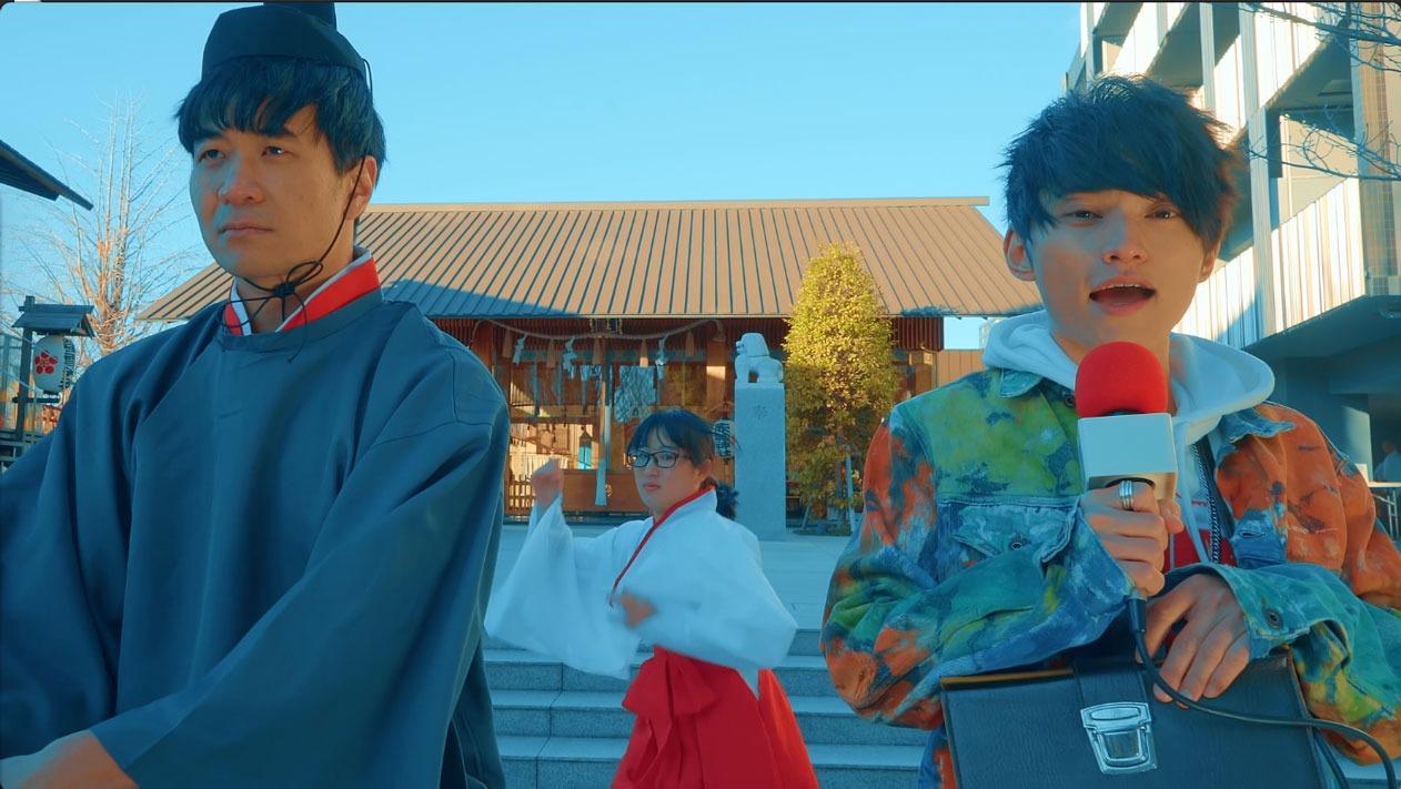 SKY-HI「Don't Worry Baby Be Happy feat. STAMP」MVのワンシーン。