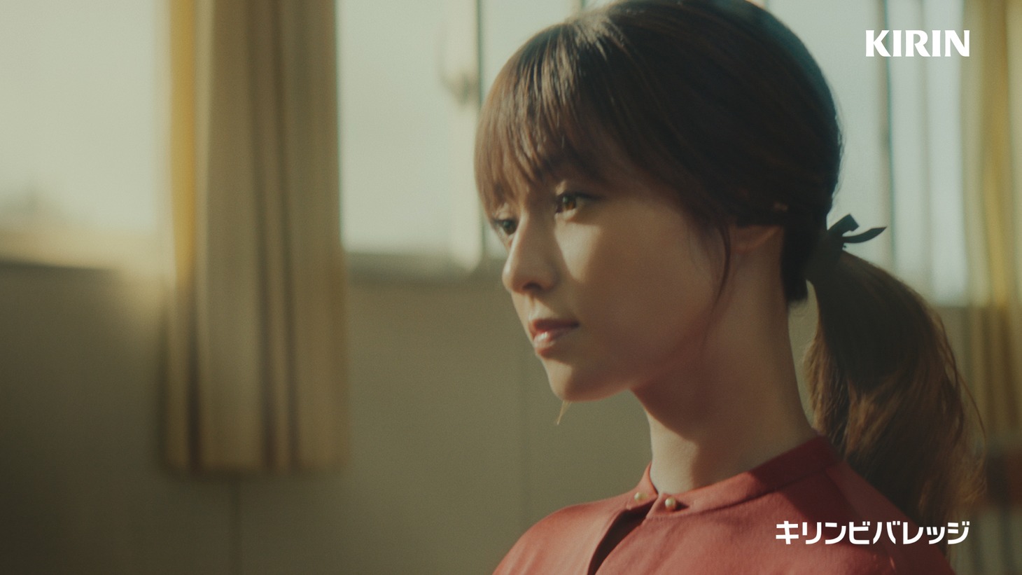 「キリン 午後の紅茶」新CM「きっと幸せは、さわれるくらい、そばにある。幸せの紅茶。」篇のワンシーン。