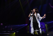 倉木麻衣「20th Anniversary Mai Kuraki Live Project 2019 “Let's GOAL!～薔薇色の人生～”」より。