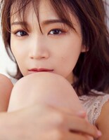 秋元真夏（乃木坂46）2nd写真集「しあわせにしたい」HMV＆BOOKS online版表紙（タイトルなし）（撮影：倉本GORI）