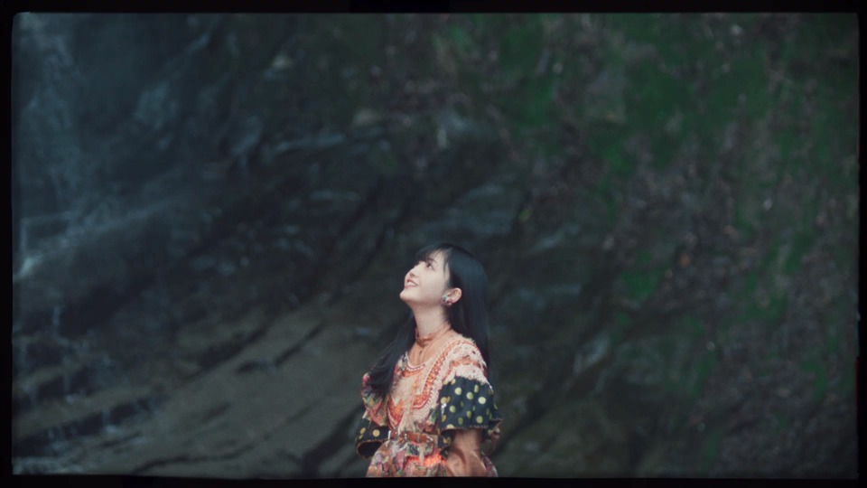 乃木坂46 3期生メンバー「毎日がBrand new day」ミュージックビデオのワンシーン。
