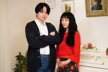 左から菊池風磨（Sexy Zone）、松本まりか。(c)日本テレビ