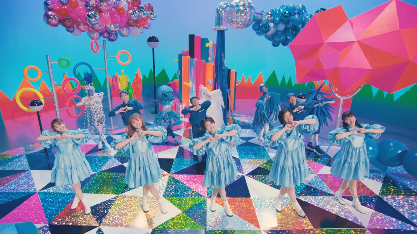 私立恵比寿中学が出演する「Sweet of Sweet～君に届くまで～」より。