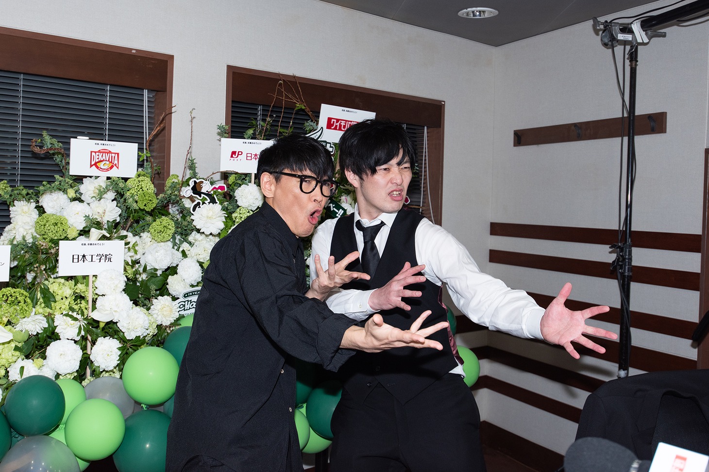左から山口一郎、とーやま校長。