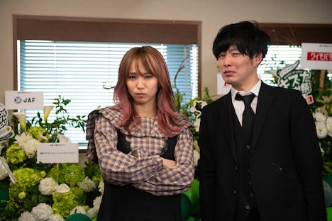 左からLiSA、とーやま校長。