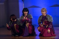 左からアユニ・D、アイナ・ジ・エンド、モモコグミカンパニー。