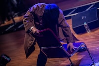 BiSHを観るとーやま校長。