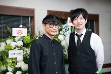 左から山口一郎、とーやま校長。