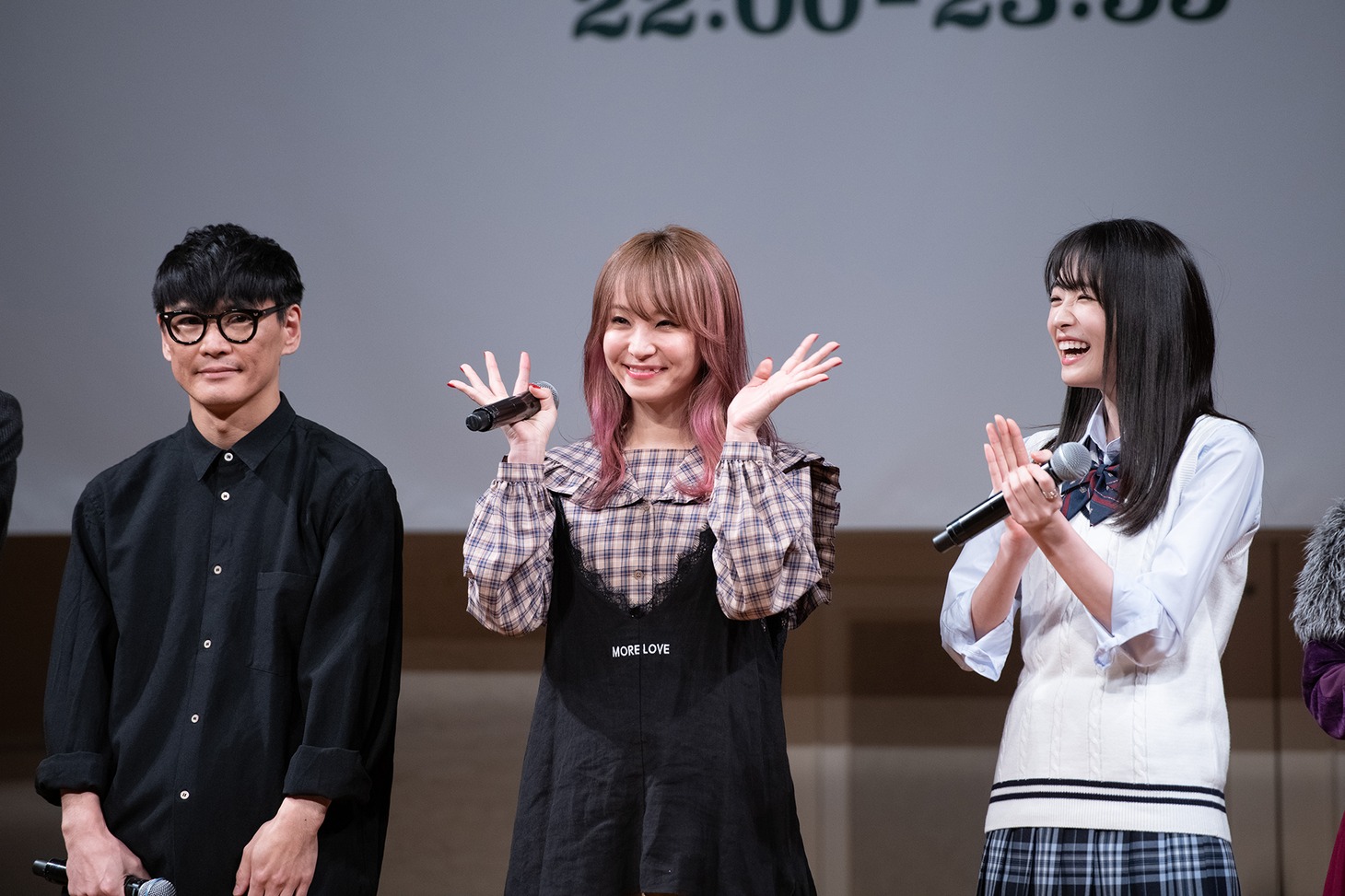 左から山口一郎、LiSA、高橋ひかる。