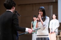 とーやま校長に黒板を渡して泣く高橋ひかる。