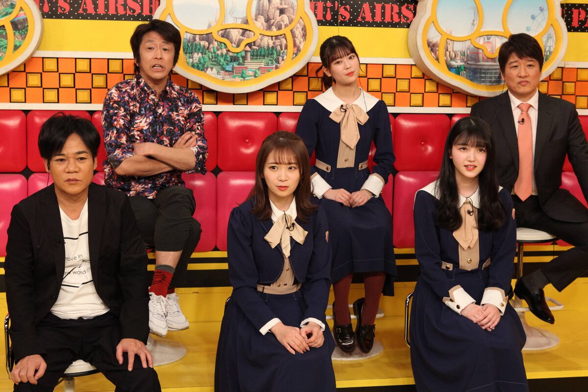 乃木坂46チーム 前列左から名倉潤 ネプチューン 秋元真夏 久保史緒里 乃木坂46 後列左から堀内健 ネプチューン 岩本蓮加 乃木坂46 林修 C フジテレビ 画像ギャラリー 5 6 音楽ナタリー