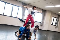 ファンファンチームによる「STUPiD」パフォーマンスシーン。