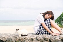 秋元真夏（乃木坂46）2nd写真集「しあわせにしたい」くまざわ書店の限定ポストカード。（撮影：倉本GORI）