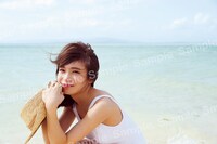 秋元真夏（乃木坂46）2nd写真集「しあわせにしたい」タワーレコードの限定ポストカード。（撮影：倉本GORI）