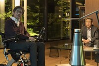 映画「太陽は動かない」より。(c)吉田修一／幻冬舎 (c)2020「太陽は動かない」製作委員会