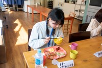 デスソース入りごはんを食べるトト・パーティン・トト。